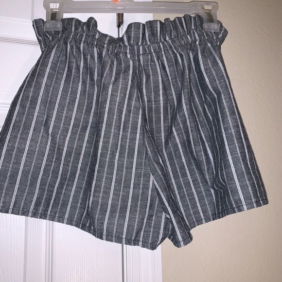 Great& white shorts - Picture 2 of 2